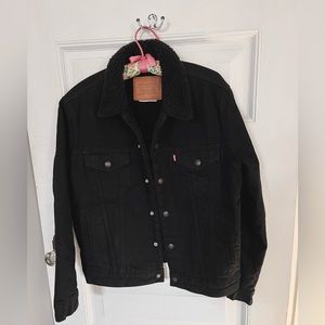 Levi's® Premium
TYPE III SHERPA TRUCKER JACKET